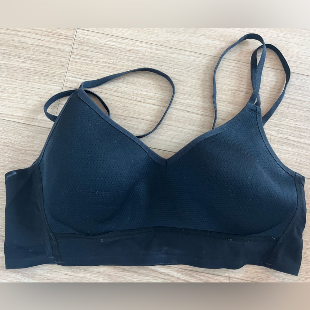 Nike sports bra. Size small. Good condition.